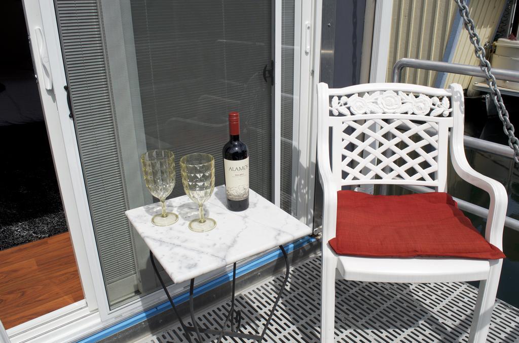 A Float Home B&B In Fisherman'S Wharf Victoria Exterior foto